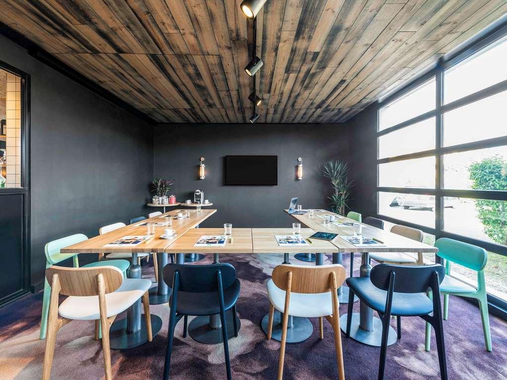 Ibis Styles Lyon Meyzieu Arena Stadium Esterno foto
